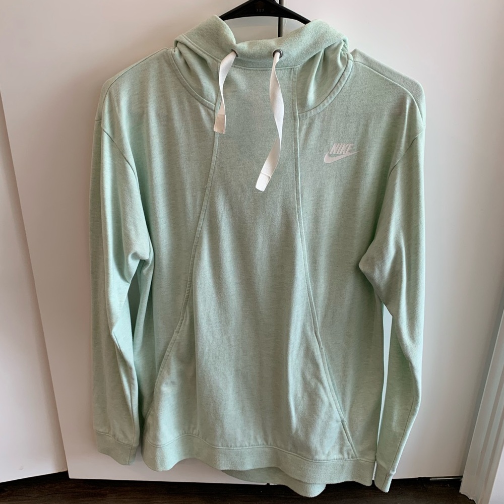Women’s NIKE Sweatshirt 💚